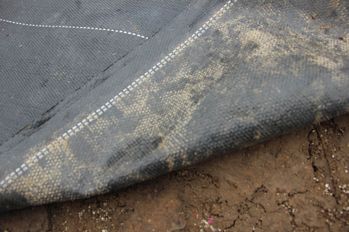 BLACK Landscape fabric/Weed barrier